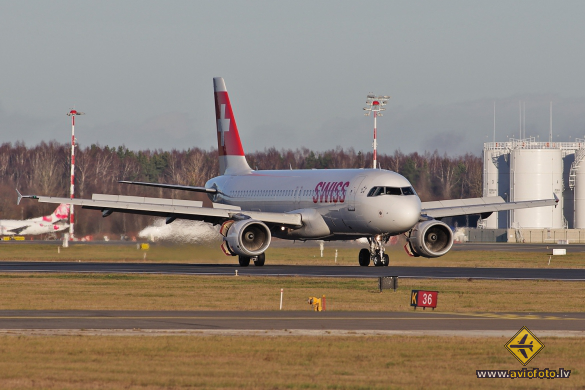 Airbus A320-214