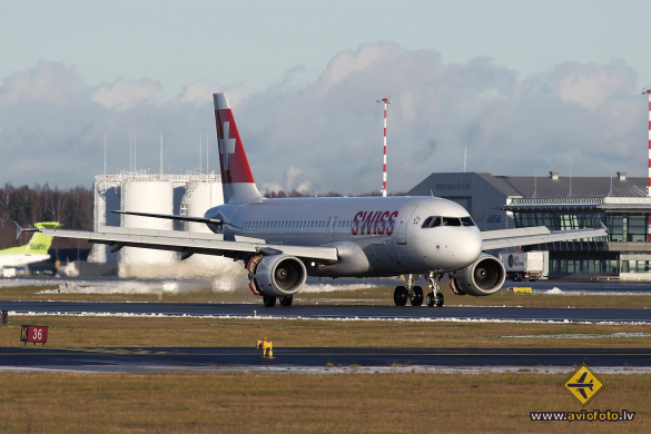 Airbus A320-214