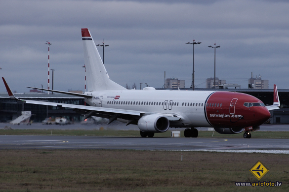 Boeing 737-8JP