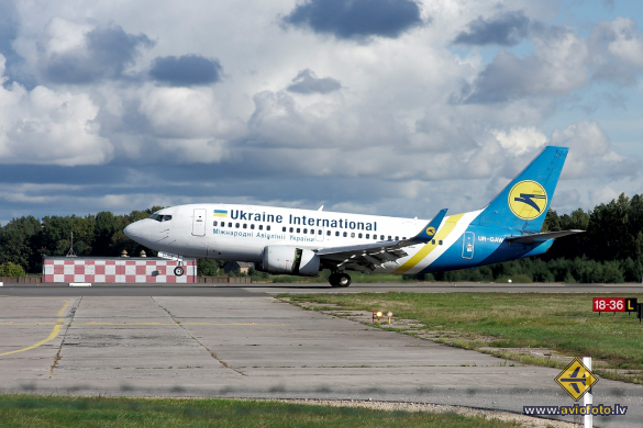 Boeing 737-5Y0
