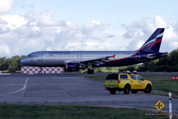 Airbus A320-214