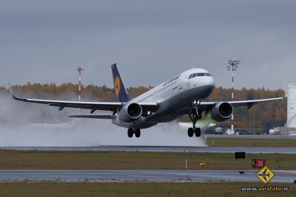 Airbus A320-214
