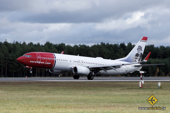 Boeing 737-81D