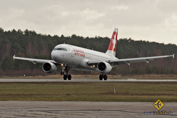 Airbus A320-214