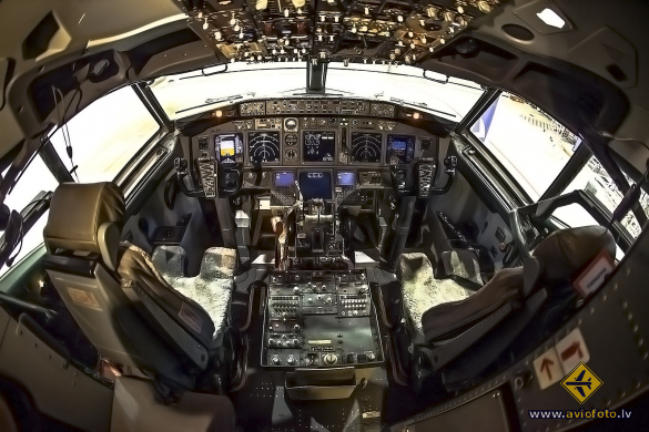 Boeing 737-86N