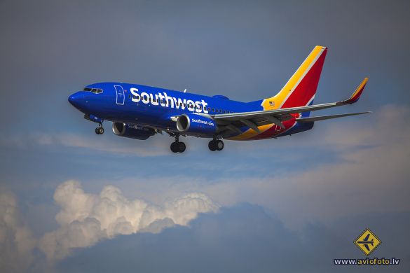 Boeing 737-7H4