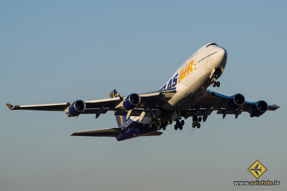 Boeing 747-446