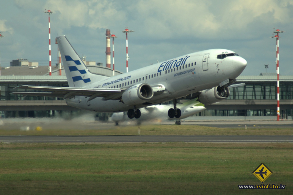 Boeing 737-382
