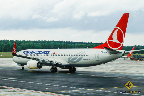 Boeing 737-8F2