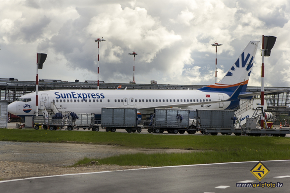Boeing 737-86J