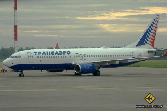 Boeing 737-86R
