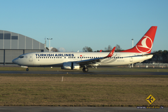 Boeing 737-8F2