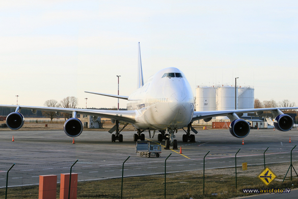 Boeing 747-422