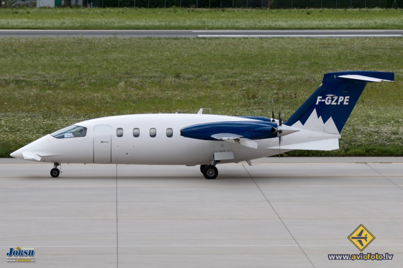 Piaggio P-180 Avanti
