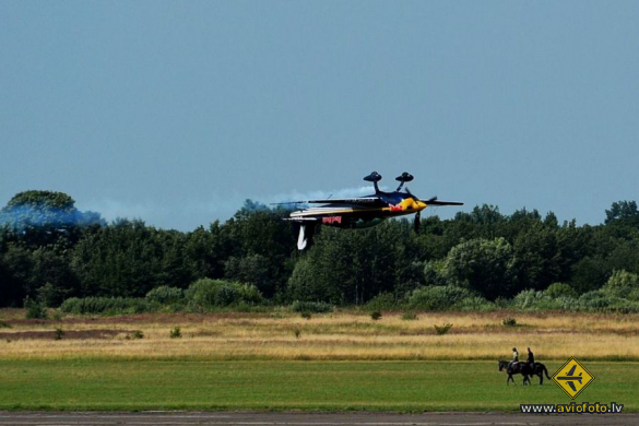Extra EA-300LC