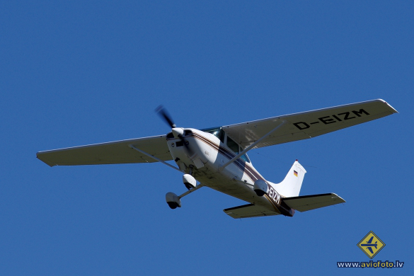 Reims F182Q Skylane II