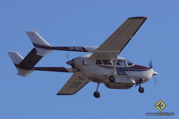 Reims F337F Super Skymaster