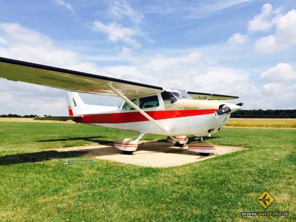 Cessna 172N Skyhawk 100