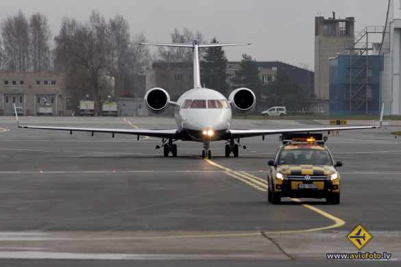 Bombardier Challenger 604 (CL-600-2B16)