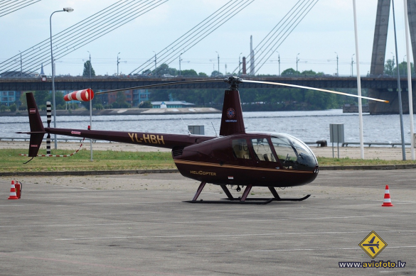 Robinson R-44