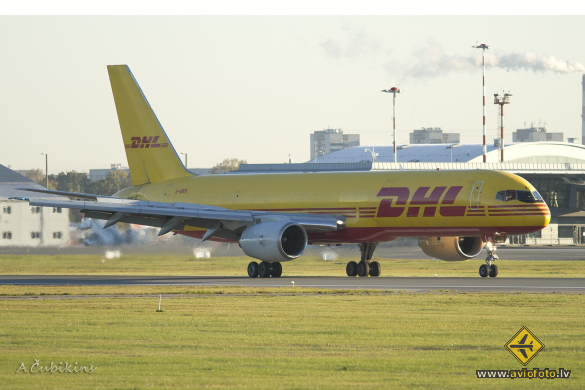 Boeing 757-236(SF)