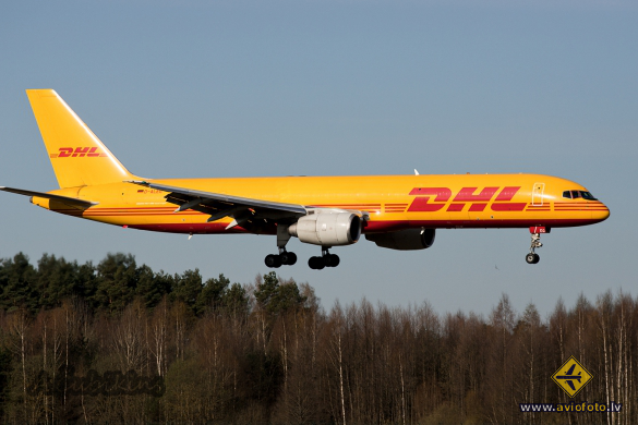 Boeing 757-236(SF)