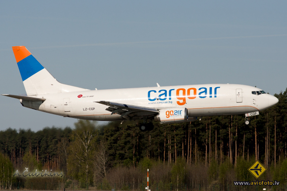 Boeing 737-35B(SF)