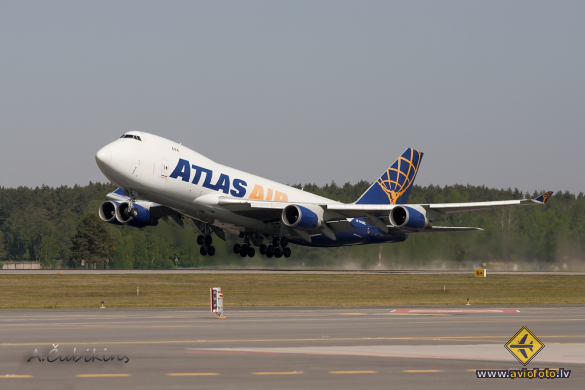 Boeing 747-47UF/SCD