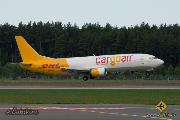 Boeing 737-448(SF)