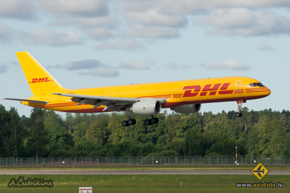 Boeing 757-236(SF)