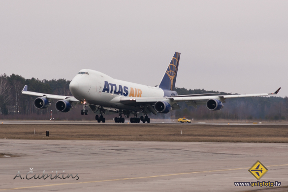Boeing 747-47UF/SCD