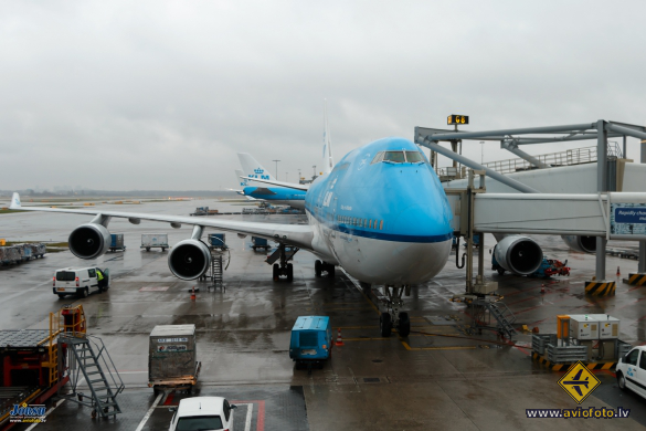 Boeing 747-406