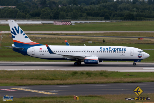 Boeing 737-8HC