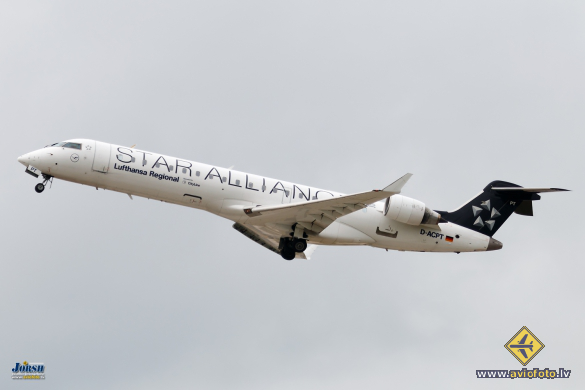 Bombardier CRJ-701ER (CL-600-2C10)