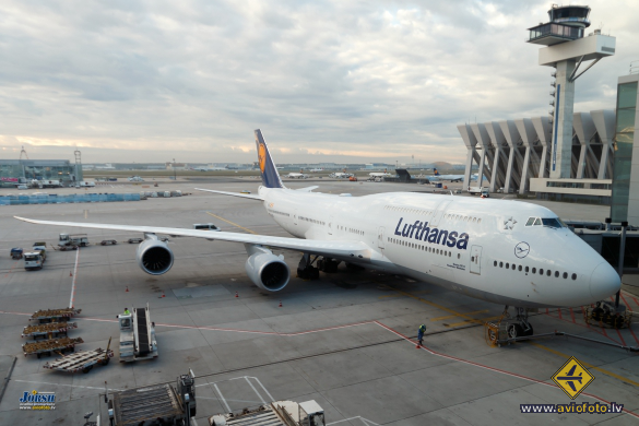 Boeing 747-830