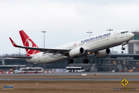 Boeing 737-8F2