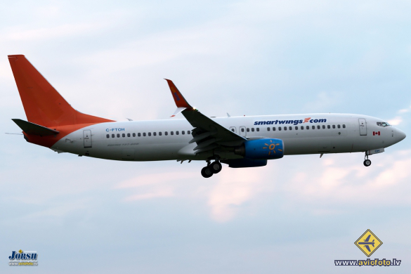 Boeing 737-8HX