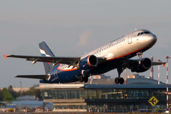 Airbus A320-214