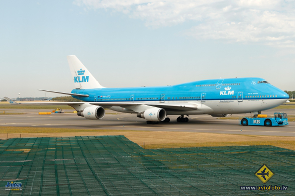 Boeing 747-406M