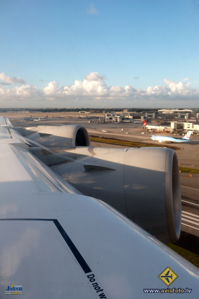 Airbus A380-841