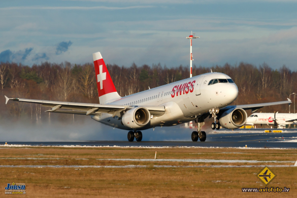 Airbus A320-214