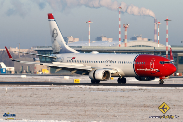 Boeing 737-8JP