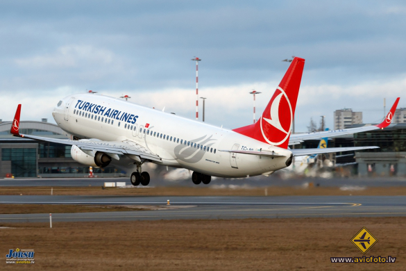 Boeing 737-8F2