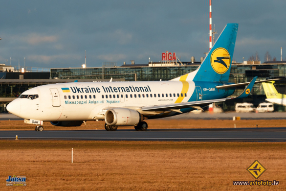 Boeing 737-5Y0
