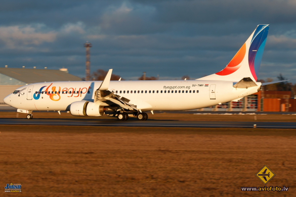 Boeing 737-8GJ
