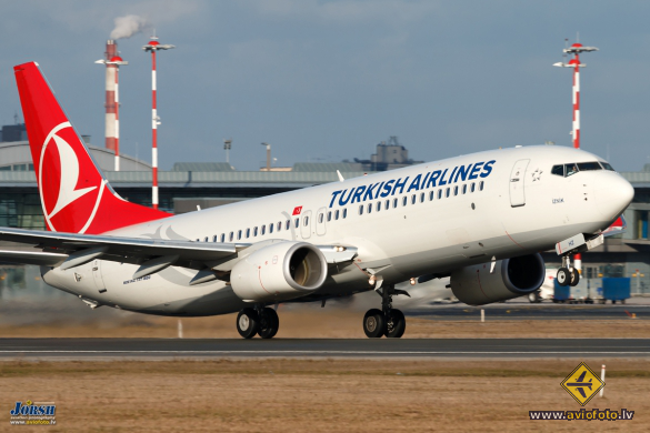 Boeing 737-8F2