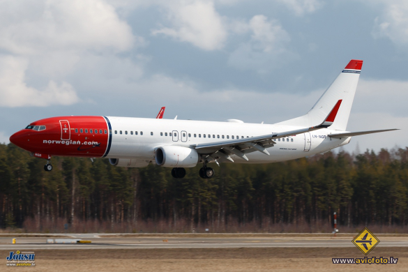 Boeing 737-8JP