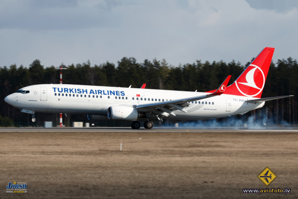 Boeing 737-8F2