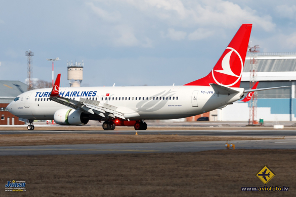 Boeing 737-8F2