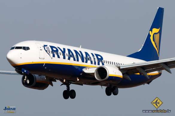Boeing 737-8AS